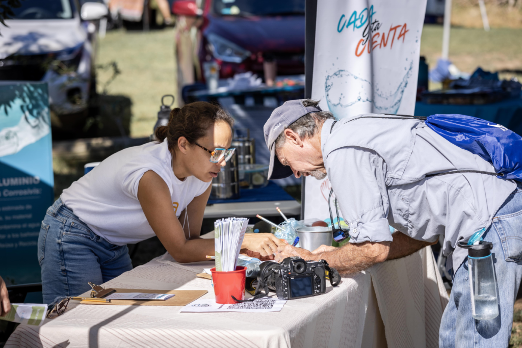 Persona recibiendo taller
